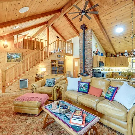 Cozy Family-Friendly Badger Retreat With Fireplace!